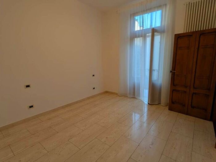Appartamento trilocale in affitto in Piazza malvezzi, Centro Storico, Desenzano del Garda