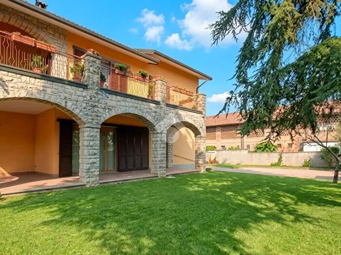 Appartamento quadrilocale in vendita in Via Don Angelo Castellazzi, Cassano D'Adda