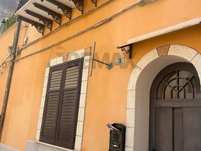 Appartamento con 6 locali in vendita in Via Tarollo, Partinico