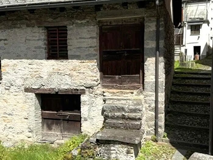 Casa bilocale in vendita in Via Piazza, Premia