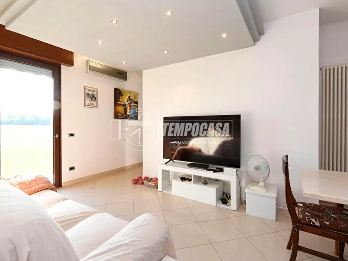 Appartamento trilocale in vendita in Via San Benedetto, Desenzano Del Garda