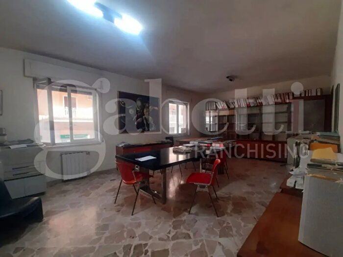 Appartamento quadrilocale in vendita in Viale Teracati, Siracusa