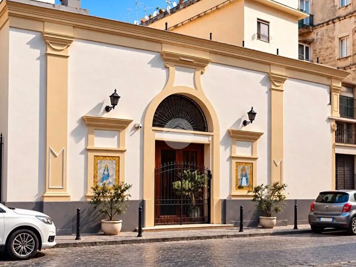Appartamento trilocale in vendita in Via Santa Maria delle Grazie a Loreto, Napoli