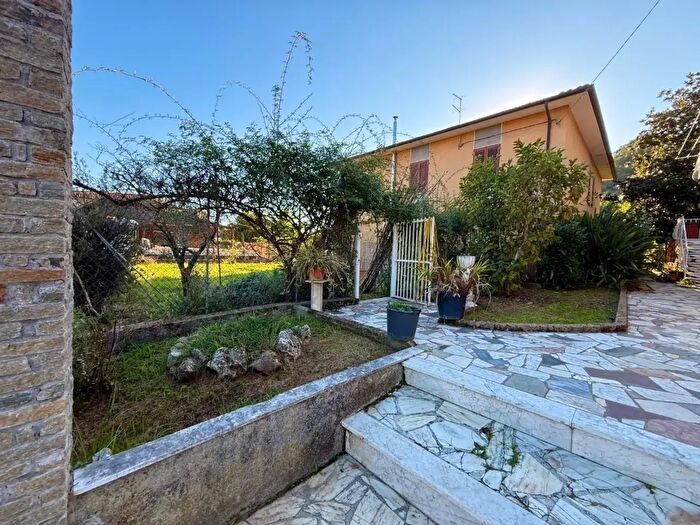 Appartamento con 5 locali in vendita in a Villaggio Castagnara, Massa