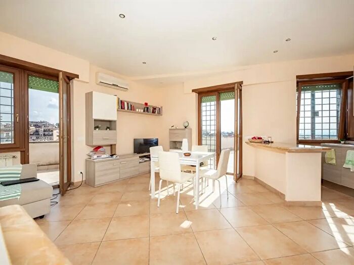 Appartamento trilocale in vendita in Via Ugo Foscolo, Fonte Nuova