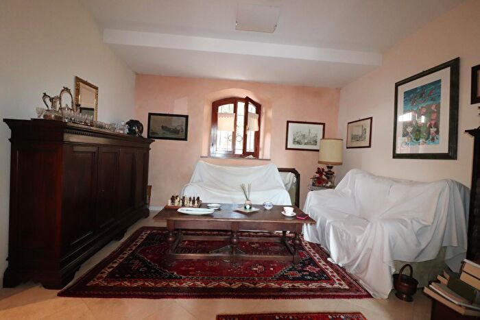 Casa con 7 locali in vendita in Magenta, Siena