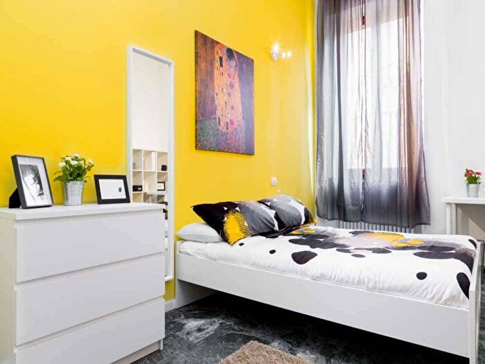 Appartamento con 6 locali in affitto in Via Carlo Bertolazzi, Lambrate, Milano