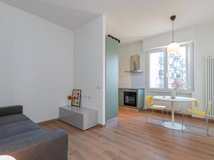 Appartamento bilocale in affitto in Via dellAllodola, Inganni, Milano