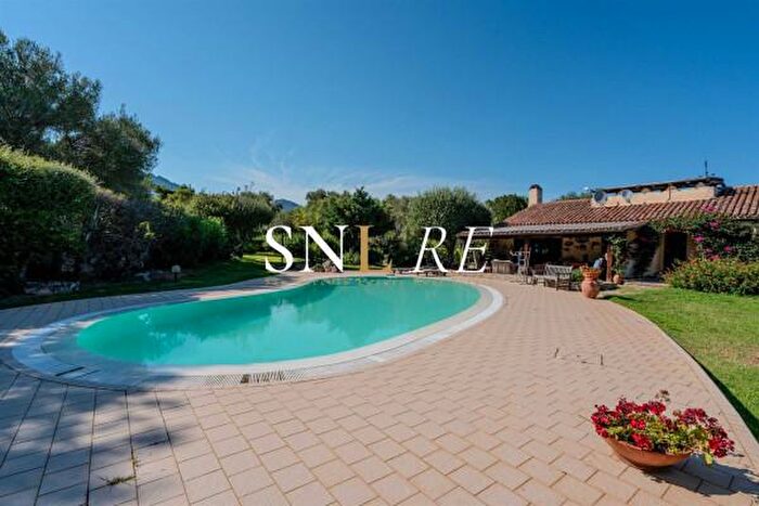 Casa con 6 locali in vendita in Via La Conciaredda, Olbia