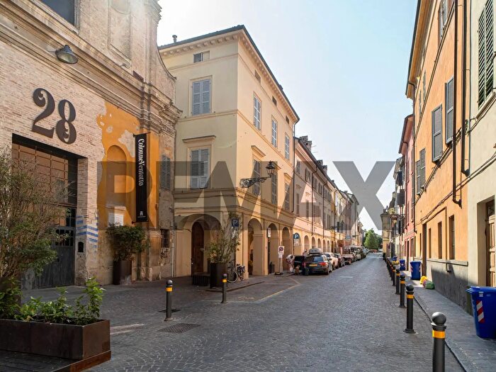 Appartamento con 5 locali in vendita in Via Borgo Colonne, Parma