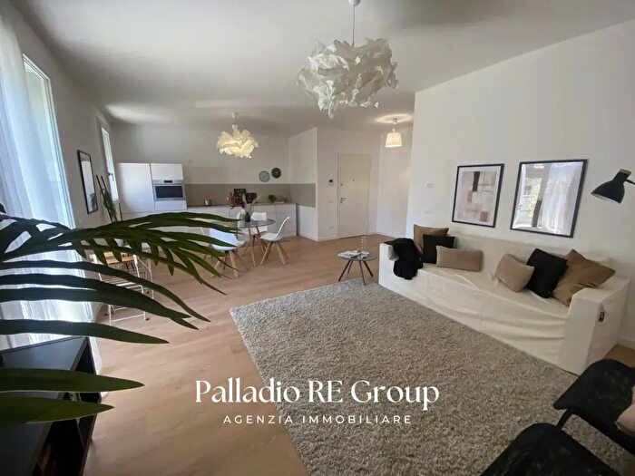 Appartamento con 5 locali in vendita in Via Bartolomeo Panizza, Vicenza