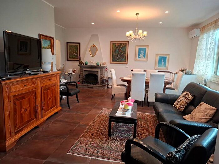 Casa con 5 locali in affitto in Via Firenze, La Macine, Prato