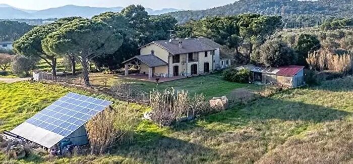 Casa con 12 locali in vendita in Zona Il Terzo di Roselle Grosseto Grosseto, Grosseto