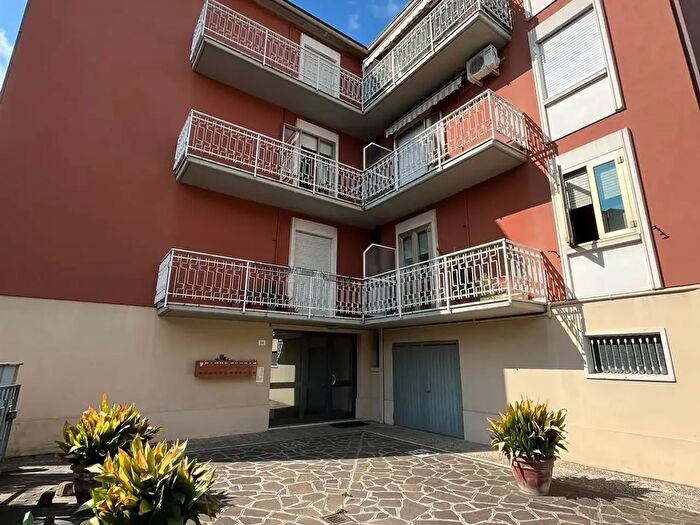 Appartamento trilocale in vendita in Via degli Alpini, Modena