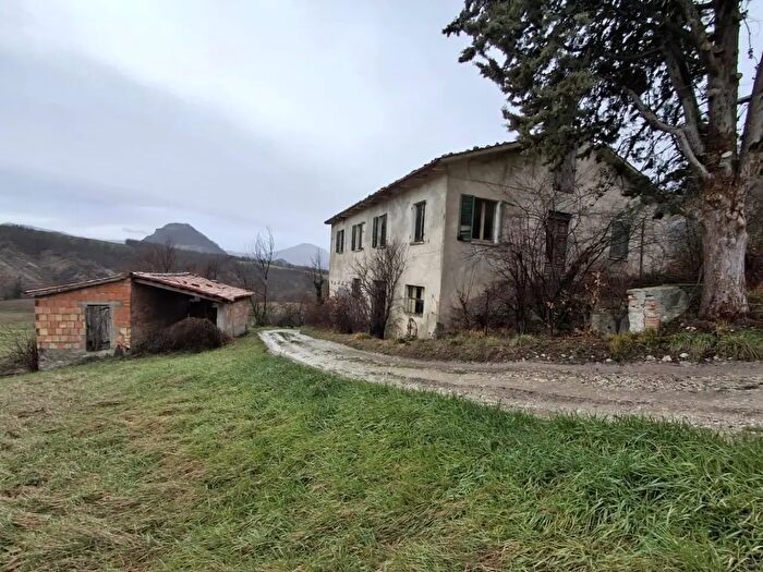 Casa con 10 locali in vendita in Via Ca Merlucci, San Leo