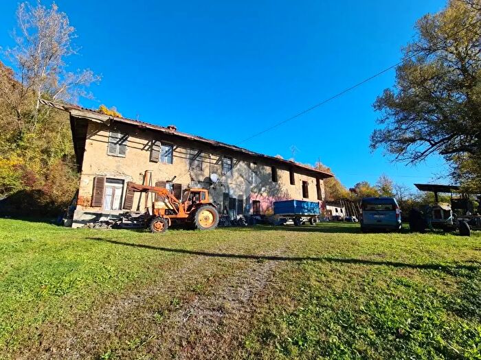Casa con 8 locali in vendita in Str Val Pallera, Gassino Torinese