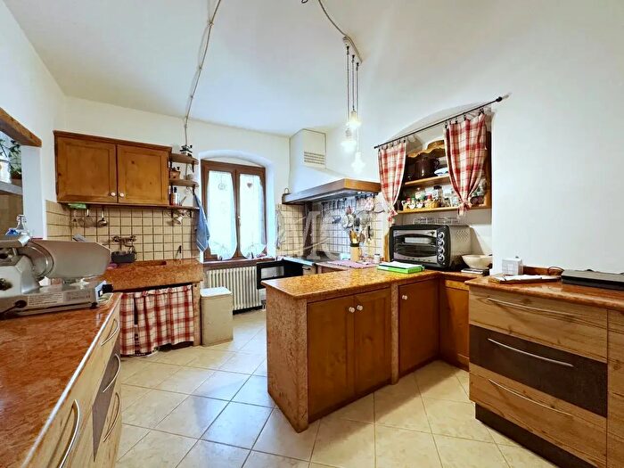 Appartamento con 6 locali in vendita in Via Giuseppe Verdi, Ton