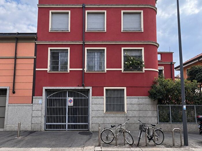 Appartamento trilocale in affitto in Via Antonio Lecchi, Navigli Darsena, Milano