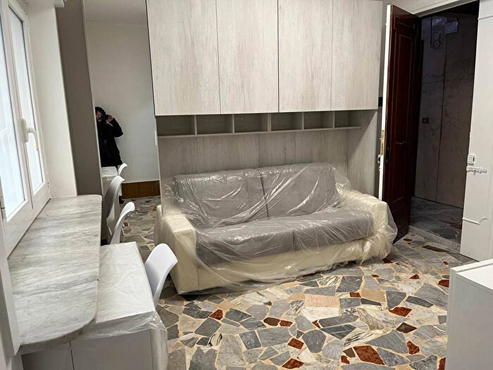 Appartamento monolocale in affitto in Via Bernardo Cavallino, Rione Alto, Napoli