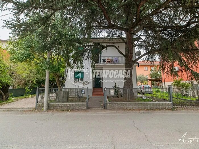 Casa con 8 locali in vendita in Via Montefiore, Cesena