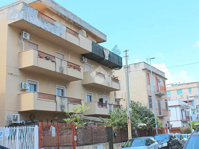 Appartamento trilocale in vendita in Via Raffaele Paolucci, Palermo
