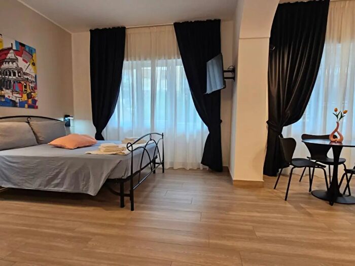 Appartamento con 5 locali in vendita in Via Mario Rapisardi, Roma