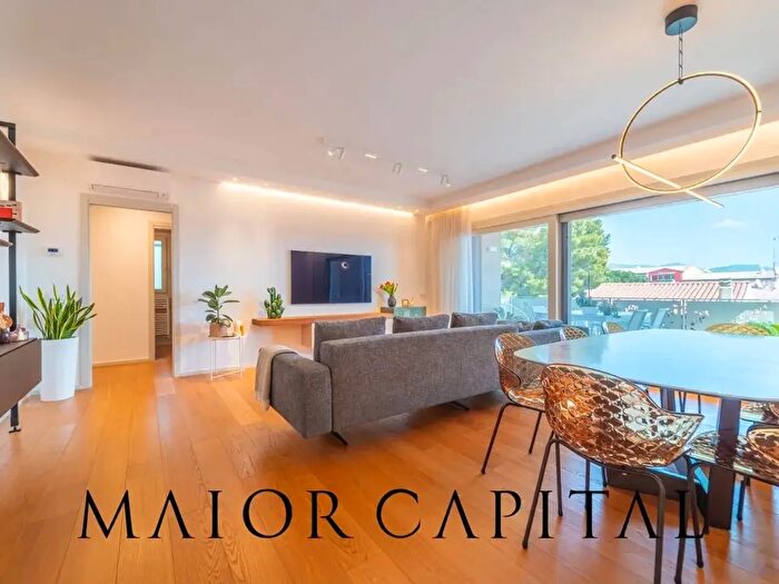 Appartamento con 5 locali in vendita in Olbia