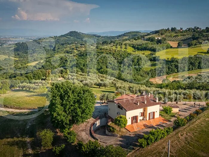 Casa con 7 locali in vendita in Via delle Ghiande Snc, Perugia