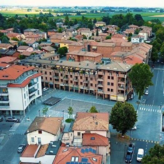 Appartamento quadrilocale in vendita in Piazza Aprile, Cadelbosco Di Sopra