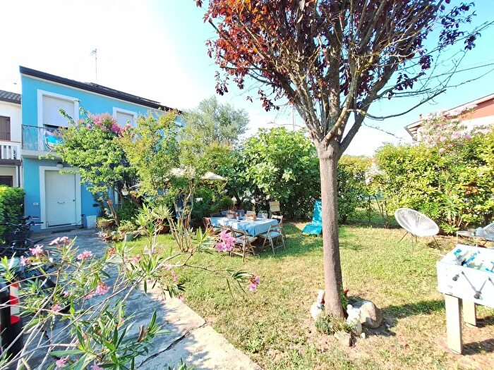 Casa trilocale in vendita in Via Pietro Mascagni, Rovigo