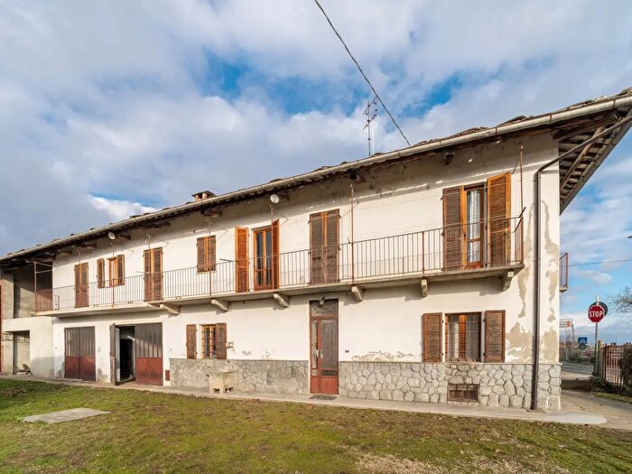 Casa con 6 locali in vendita in Via Provinciale Saluzzo, Barge