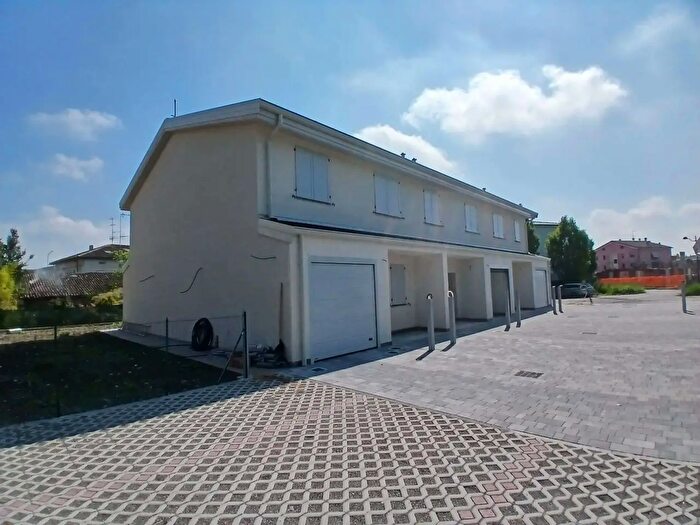 Casa con 5 locali in vendita in Reggio Emilia