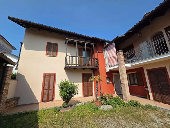 Appartamento con 6 locali in vendita in Via Taraglio, Montanaro