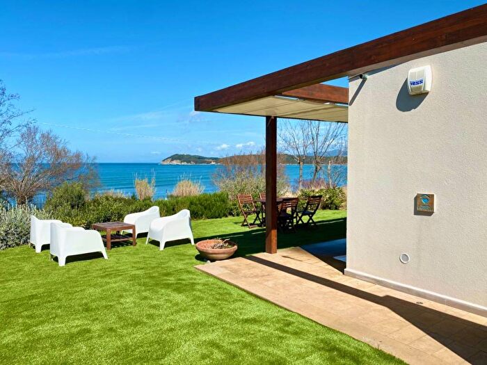 Casa trilocale in affitto in Località Baratti, Piombino