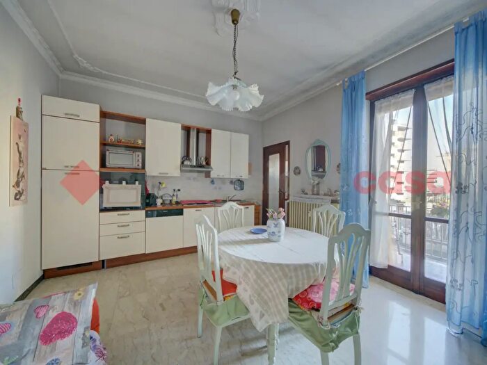 Appartamento trilocale in vendita in Via Scapacino, Torino