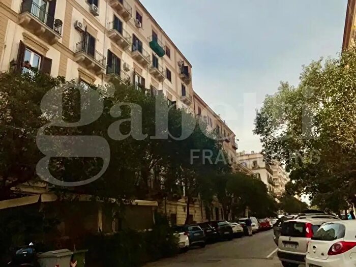 Appartamento con 5 locali in vendita in Via Catania, Palermo