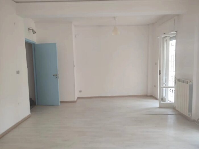 Appartamento bilocale in affitto in Via Belsito, Napoli