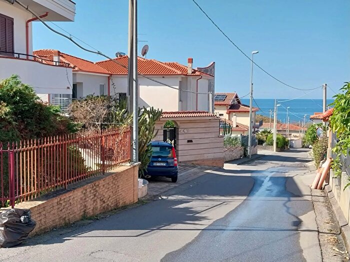 Casa con 8 locali in vendita in Diamante