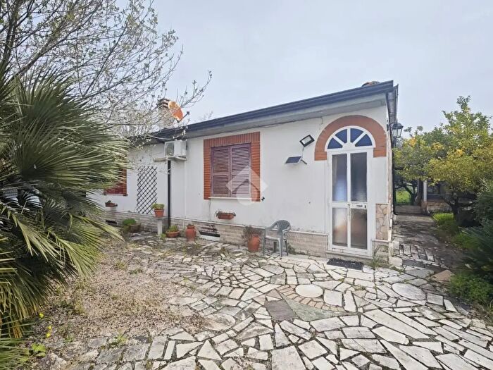 Casa quadrilocale in vendita in Via Stradone, Santi Cosma E Damiano