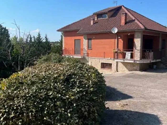 Casa con 6 locali in vendita in Avigliano
