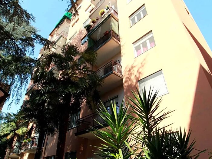 Appartamento trilocale in vendita in Via Monte Grappa, Novara