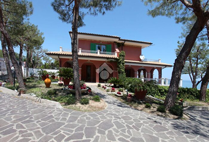 Casa con 7 locali in vendita in Via di Jorio, Roseto Degli Abruzzi