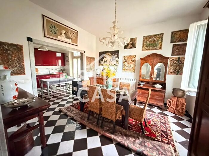 Casa con 10 locali in vendita in Altopascio