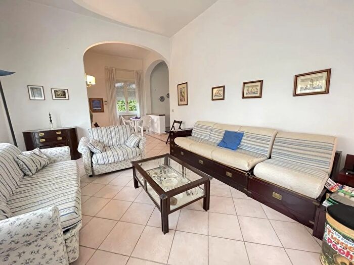 Casa con 10 locali in vendita in Via Gasparini, Camaiore