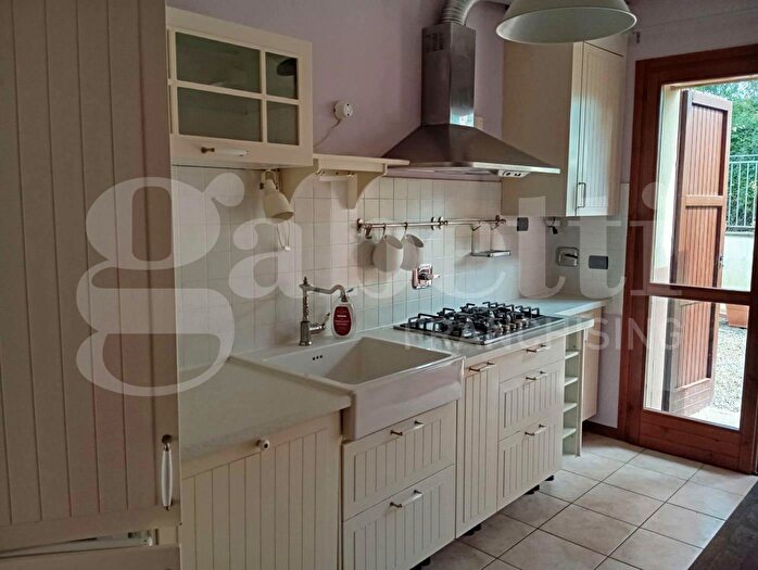 Casa con 6 locali in vendita in Via Venola, Vergato