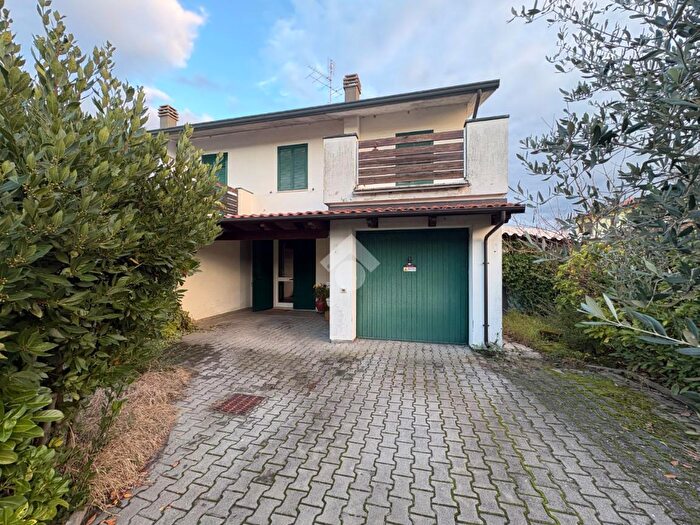 Appartamento quadrilocale in vendita in Via Via del Capricorno, Ravenna