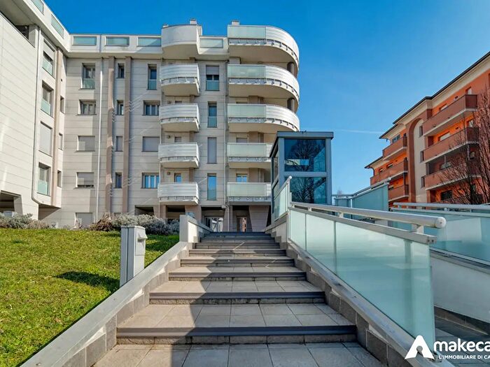 Appartamento trilocale in vendita in Via Conte Camillo Benso di Cavour, San Giuliano Milanese