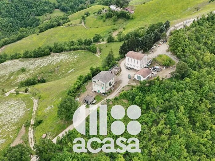 Casa con 8 locali in vendita in Sarsina