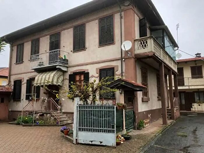 Casa con 8 locali in vendita in Pinerolo