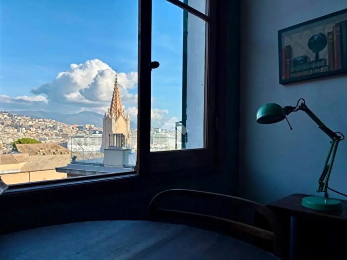 Appartamento trilocale in vendita in Via San Fermo, Genova